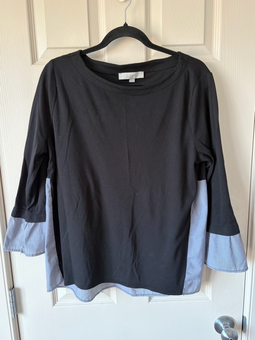 🤍 LOFT - Large Grey Black Top
